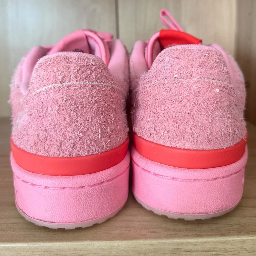 The Grinch - Cindy Lou Who sz 9  Adidas Forum Low Sneaker Suede Pink Christmas